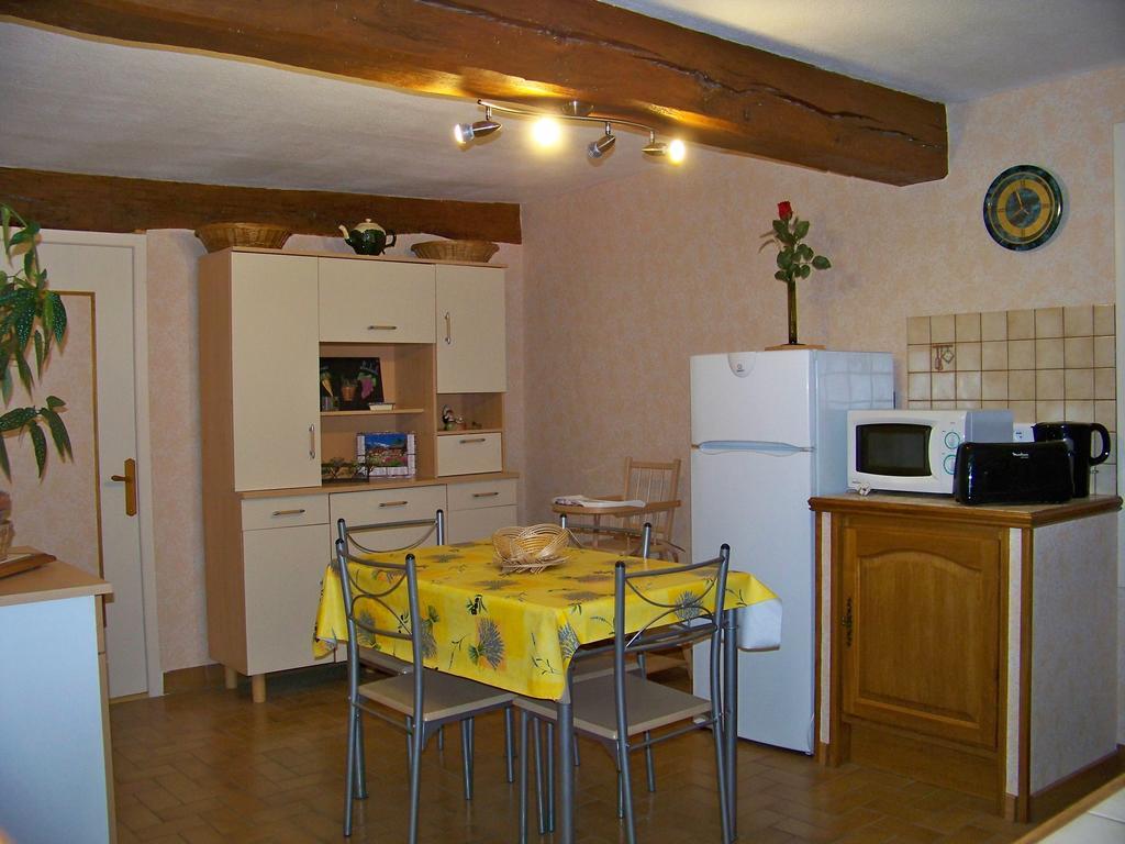 De La Tour De Rouilleres Holiday home Ambierle
